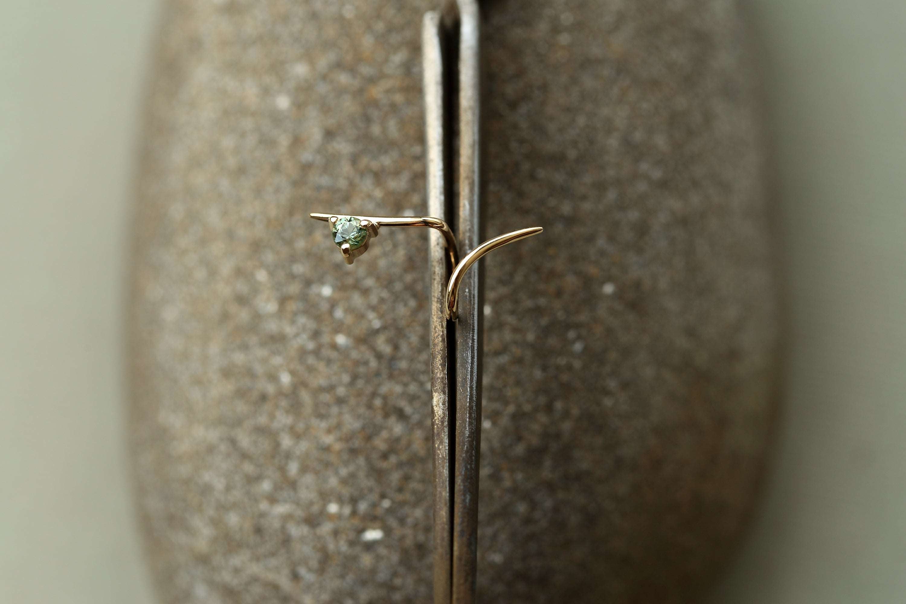 VINE LONG HUG SAPPHIRE EARRING