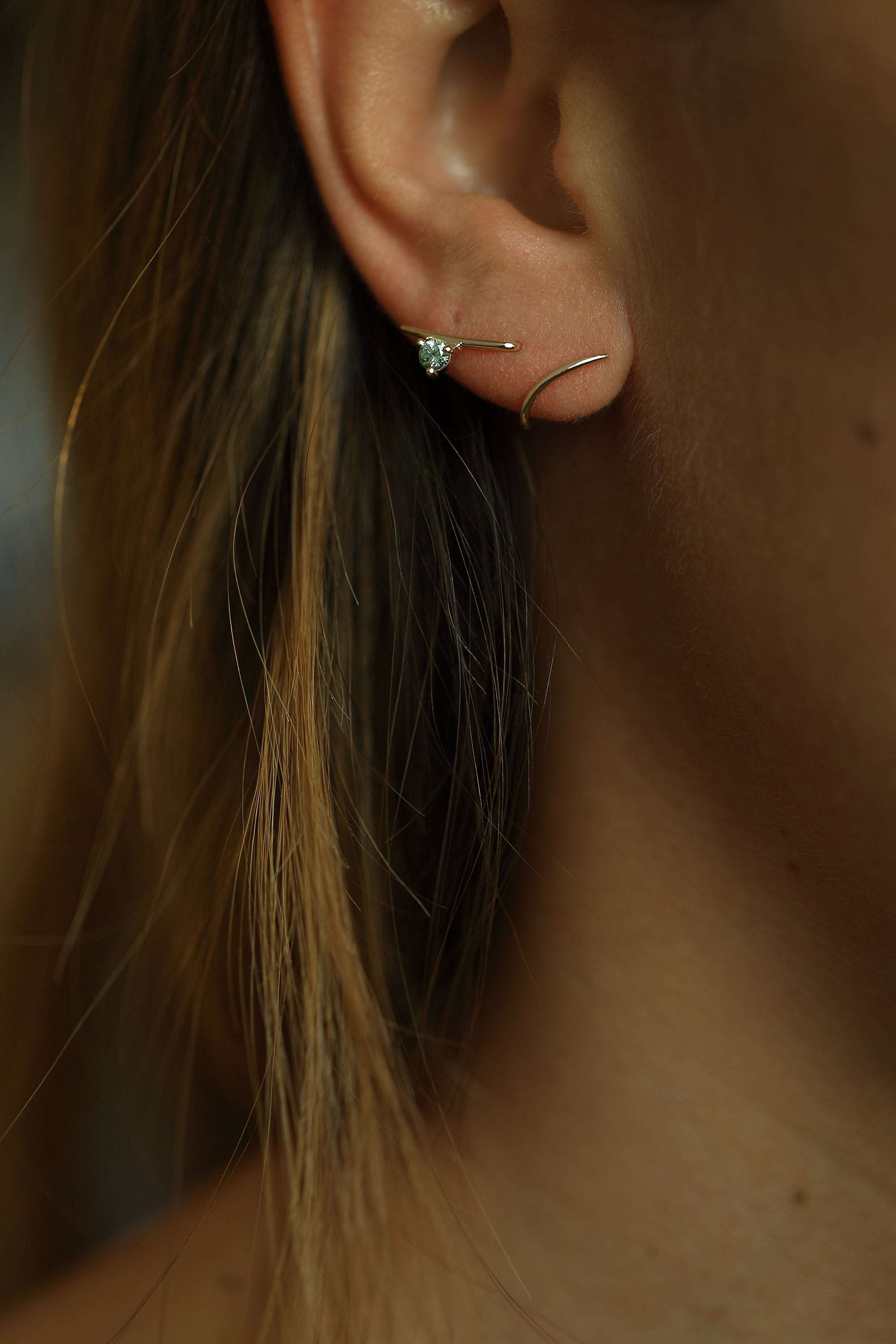 VINE LONG HUG SAPPHIRE EARRING