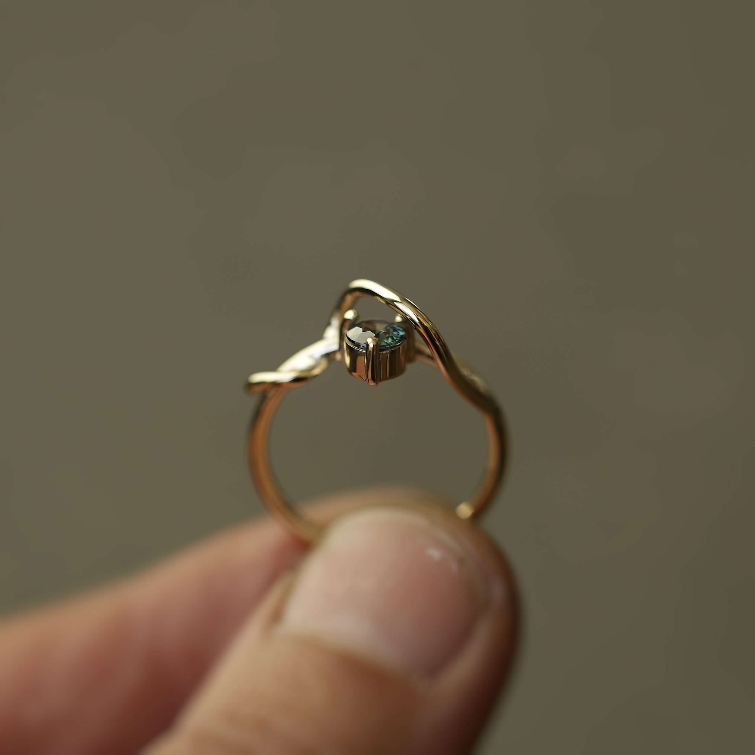 SAPPHIRE VINE RING - MIRTA jewelry
