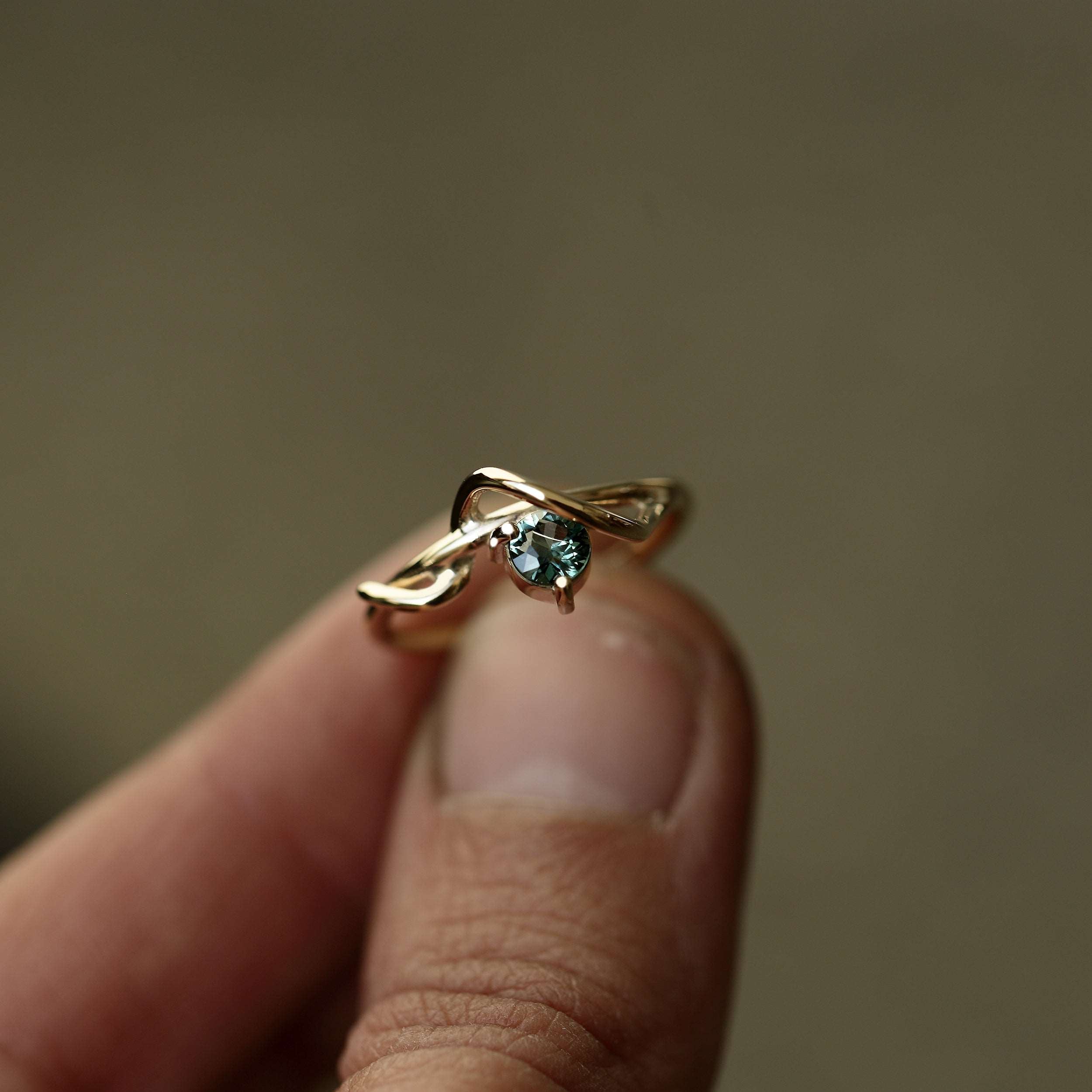 SAPPHIRE VINE RING - MIRTA jewelry