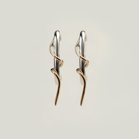 VINE HUG EARRING