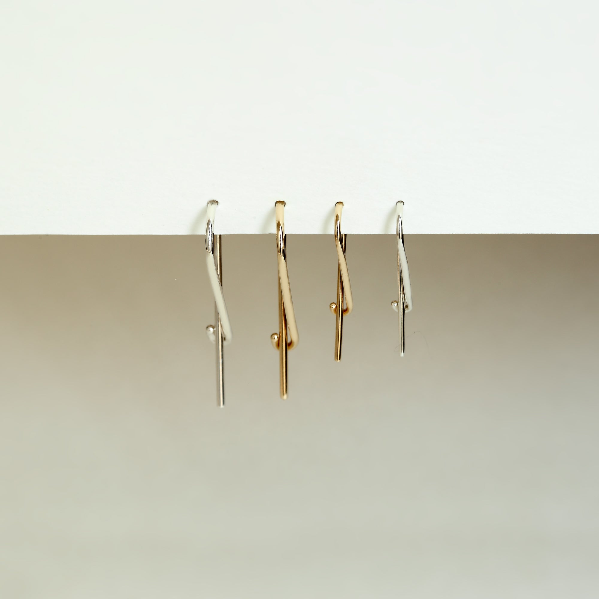MEDIUM SAFETY PIN SILVER EARRING - MIRTA jewelry