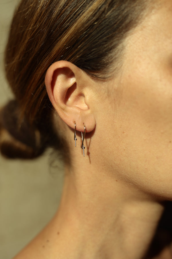 SMALL SAFETY PIN SILVER EARRING - MIRTA jewelry