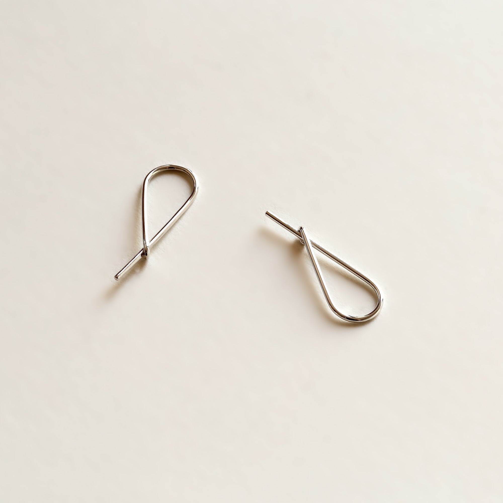 MEDIUM SAFETY PIN SILVER EARRING - MIRTA jewelry