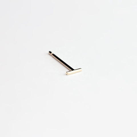 ESSENTIAL DASH GOLD STUD EARRING