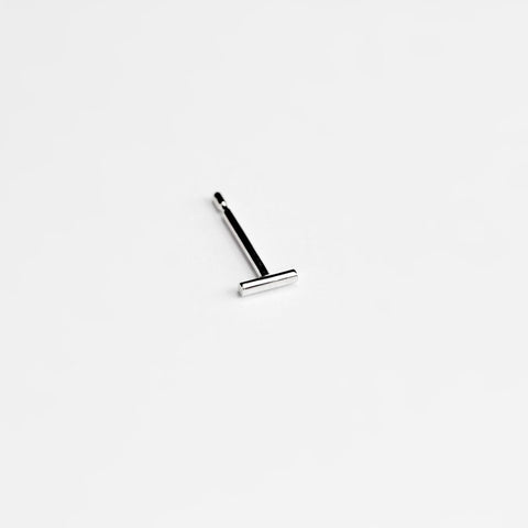 ESSENTIAL DASH SILVER STUD EARRING