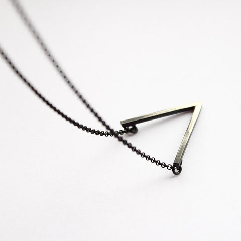 V NECKLACE