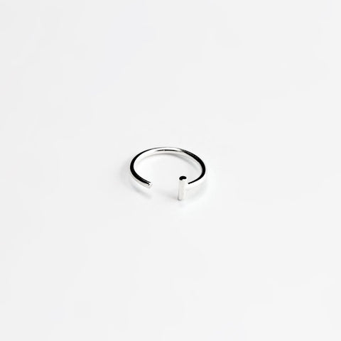 ESSENTIAL DASH SILVER HOOP EARRING
