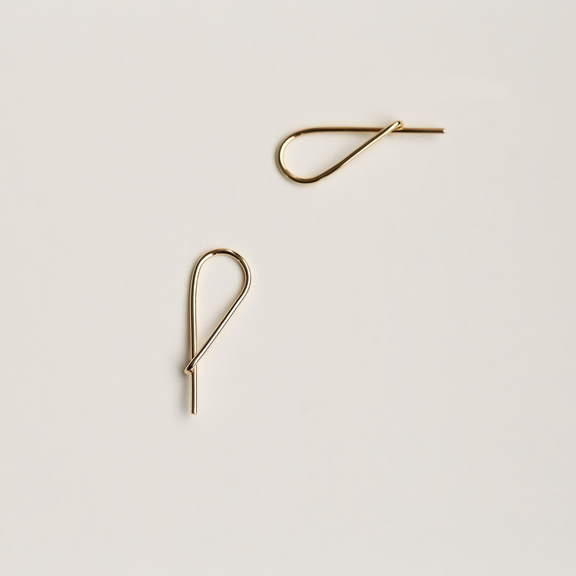 SMALL SAFETY PIN GOLD EARRING - MIRTA jewelry