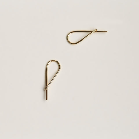 SMALL SAFETY PIN GOLD EARRING