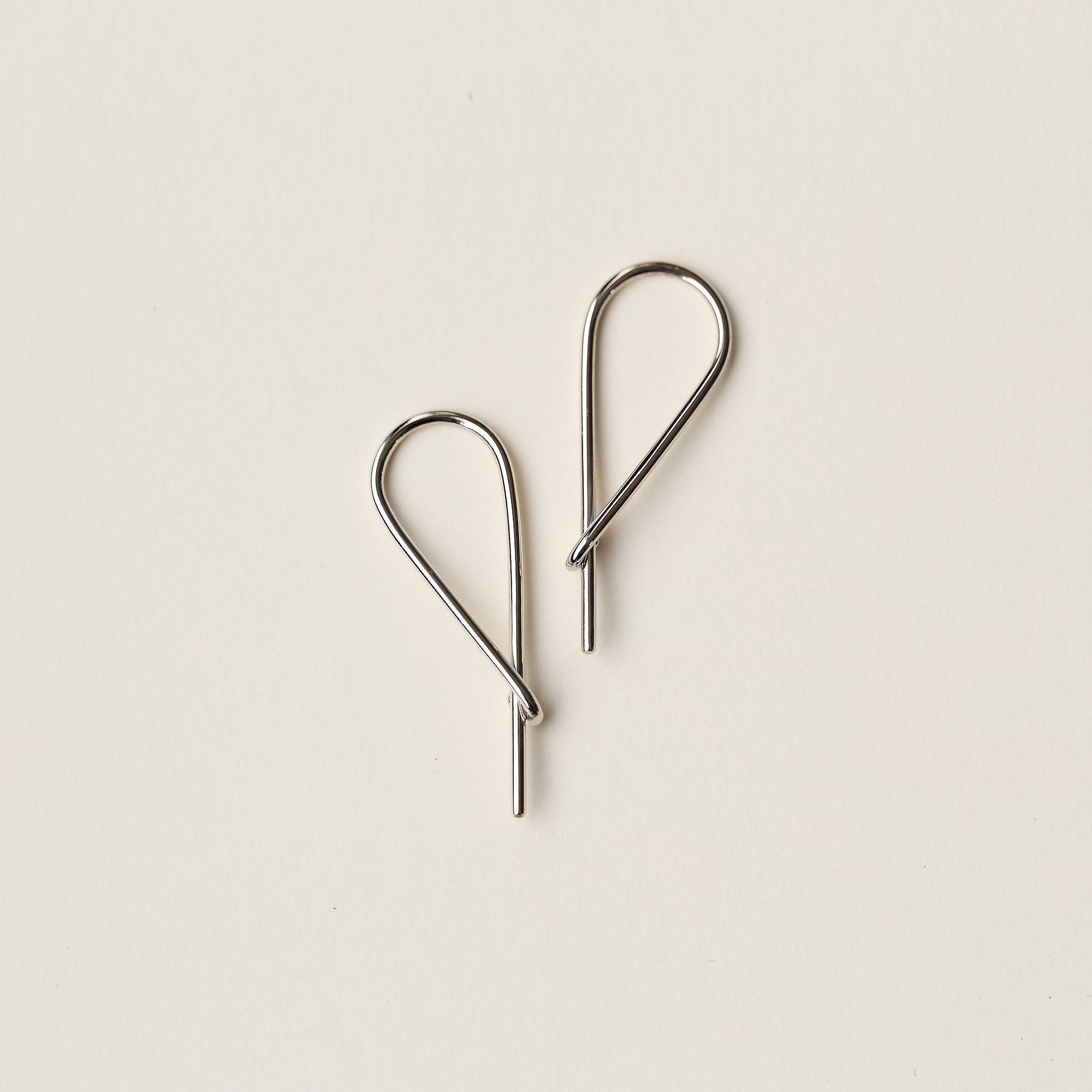 MEDIUM SAFETY PIN SILVER EARRING - MIRTA jewelry