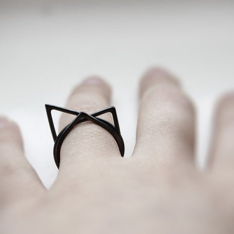 BLACK THORN RINGS