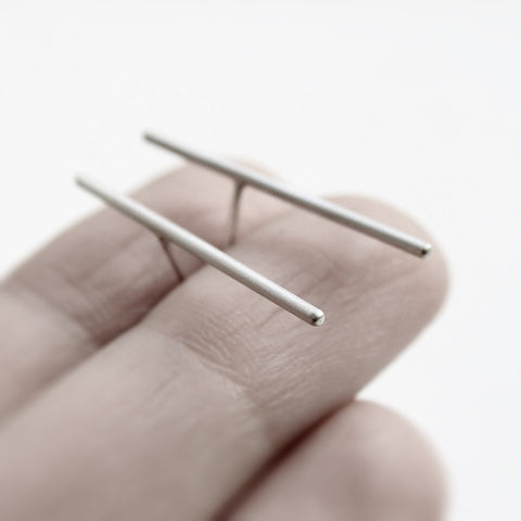THIN LINE EARRING