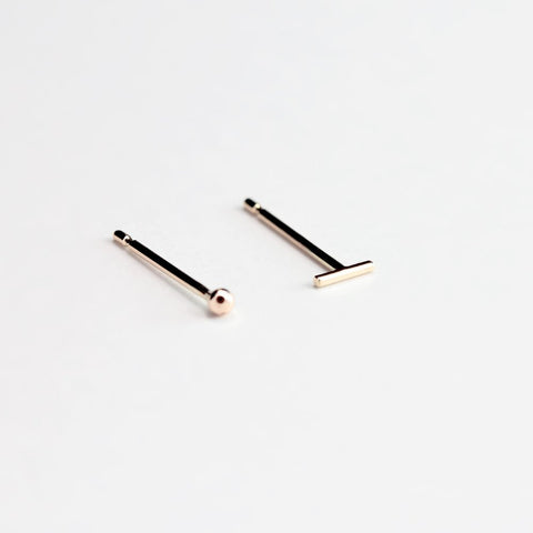 ESSENTIAL DASH GOLD STUD EARRING