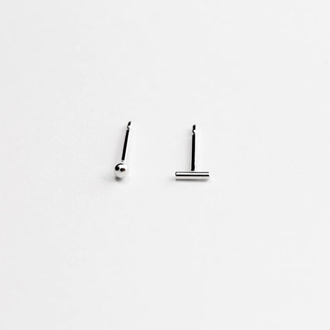 ESSENTIAL DASH SILVER STUD EARRING