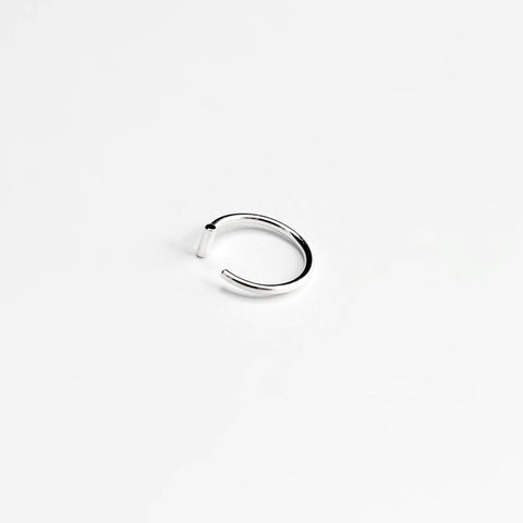 ESSENTIAL DASH SILVER HOOP EARRING