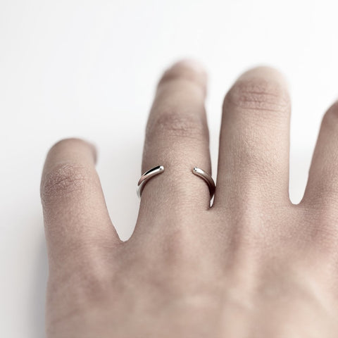 ESSENTIAL OPEN BAND SILVER RING