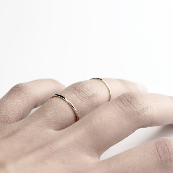 ESSENTIAL ROUND BAND GOLD RING - MIRTA jewelry