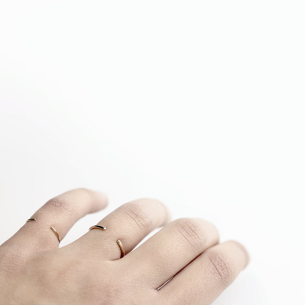 ESSENTIAL ROUND OPEN BAND GOLD RING - MIRTA jewelry