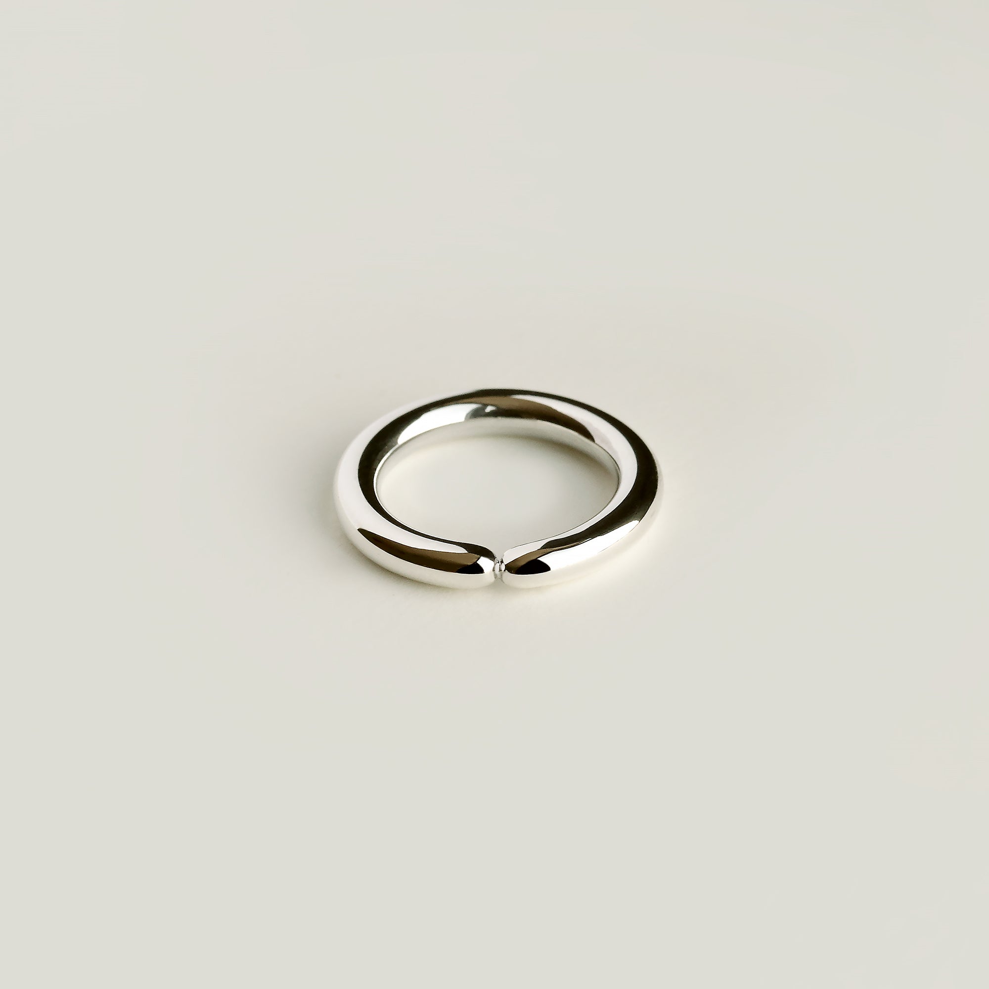 HUG ROUND BAND - MIRTA jewelry