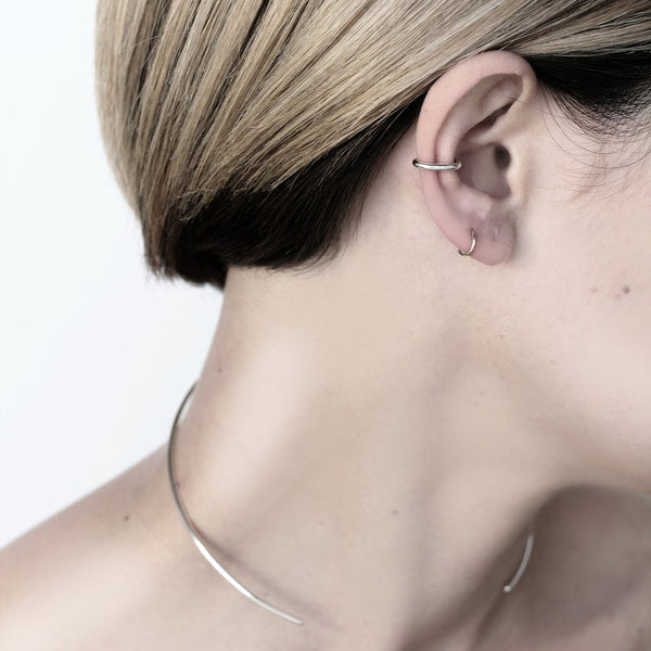 ESSENTIAL DASH SILVER HOOP EARRING - MIRTA jewelry