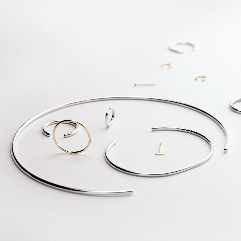 ESSENTIAL DASH GOLD STUD EARRING - MIRTA jewelry
