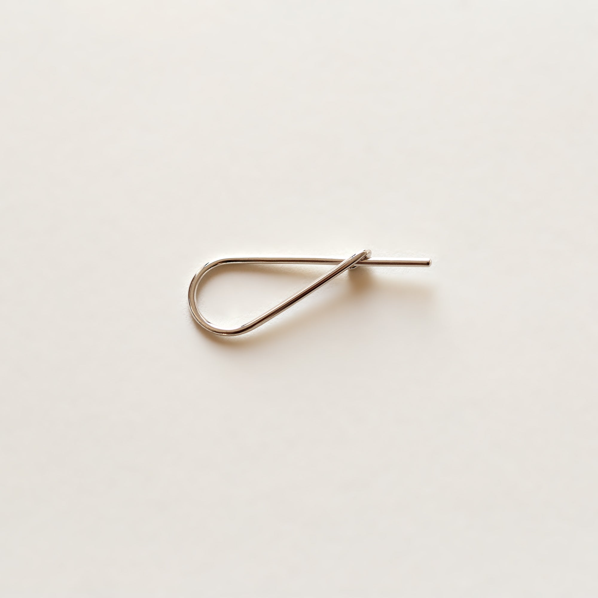 MEDIUM SAFETY PIN SILVER EARRING - MIRTA jewelry