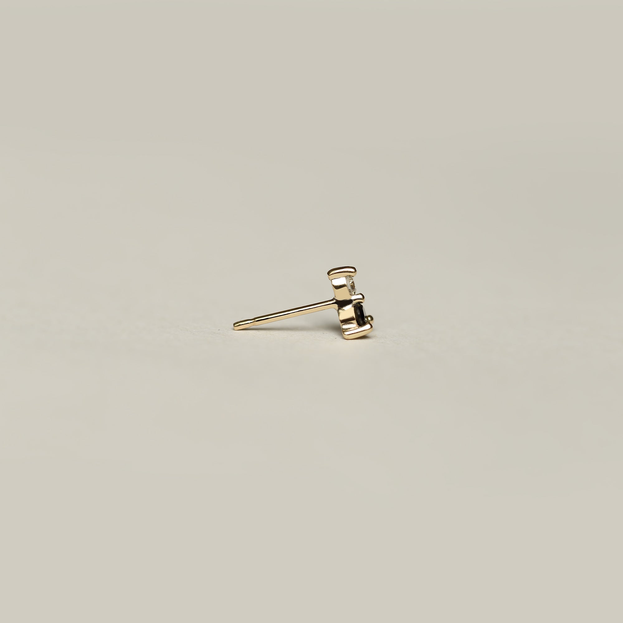 BLACK AND WHITE DIAMOND STUD - MIRTA jewelry