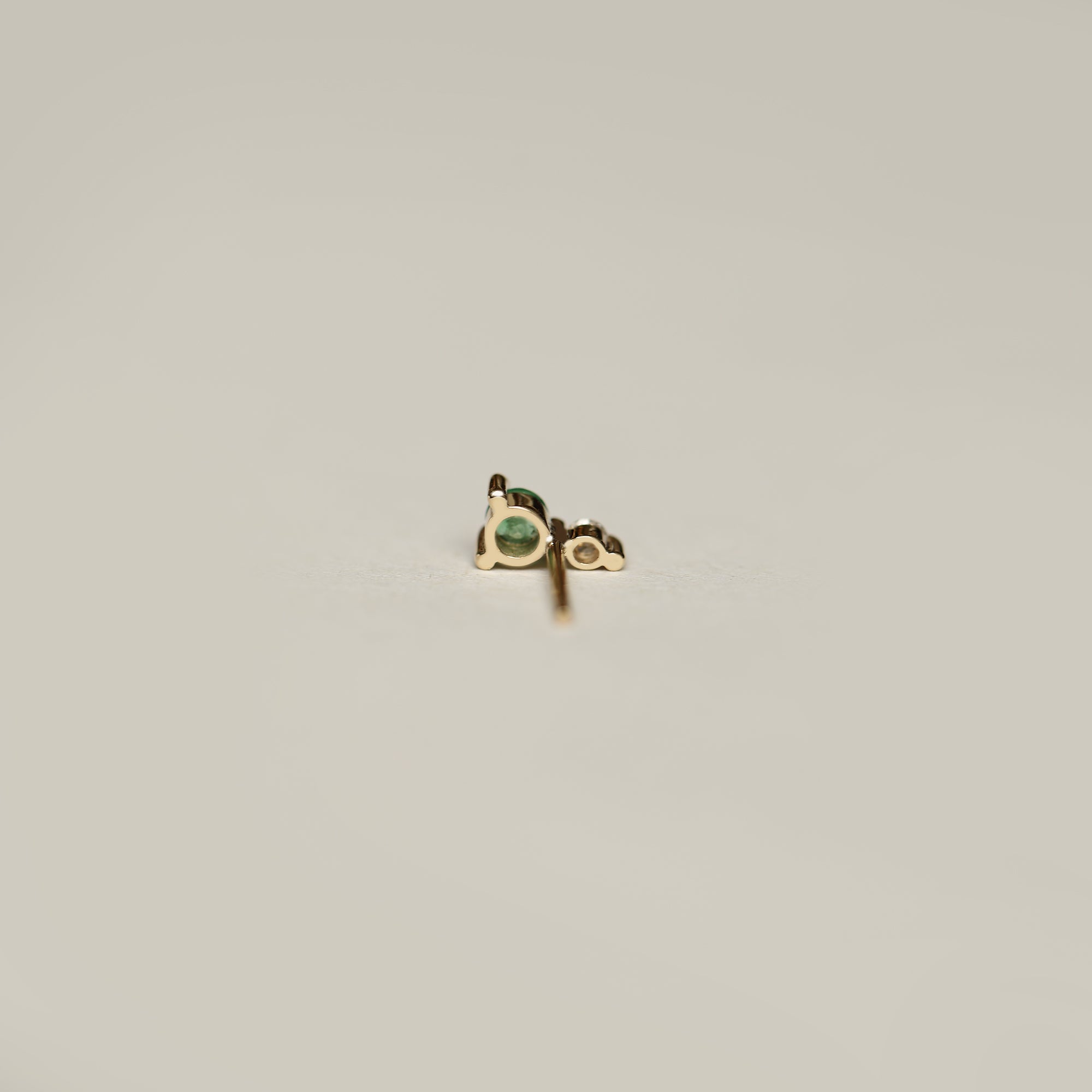 EMERALD AND DIAMOND STUD - MIRTA jewelry