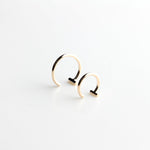 ESSENTIAL DASH GOLD HOOP EARRING