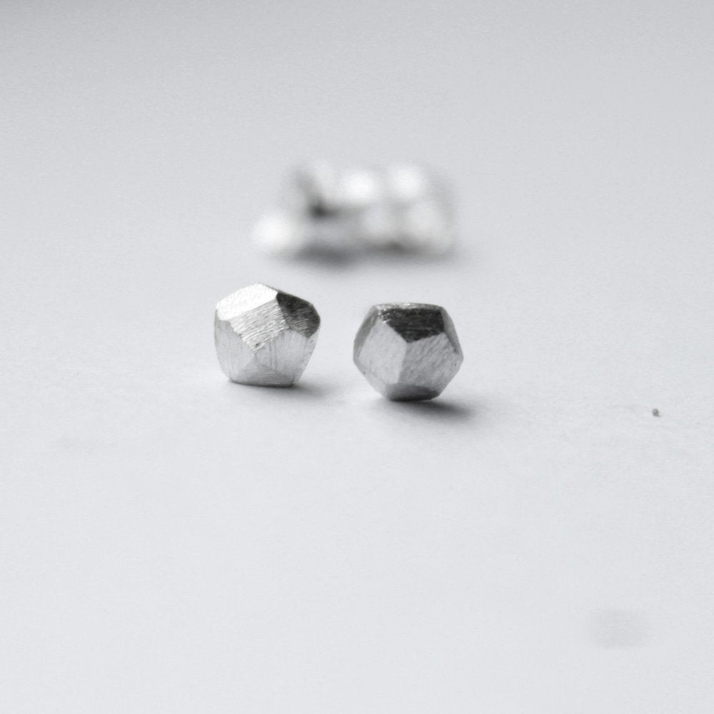 SILVER ROCKS EARRINGS - MIRTA jewelry