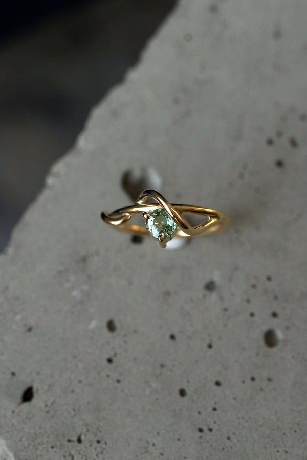 GREEN SAPPHIRE VINE RING