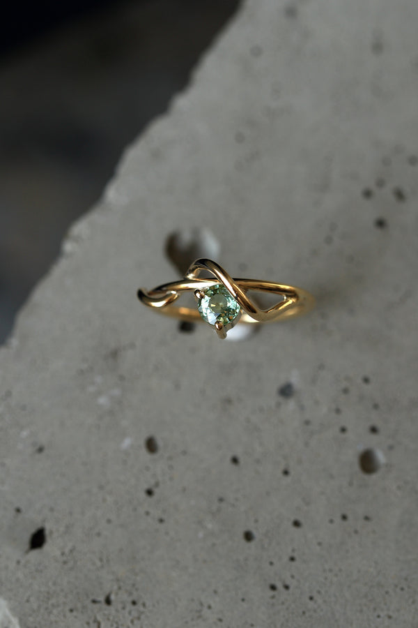 GREEN SAPPHIRE VINE RING