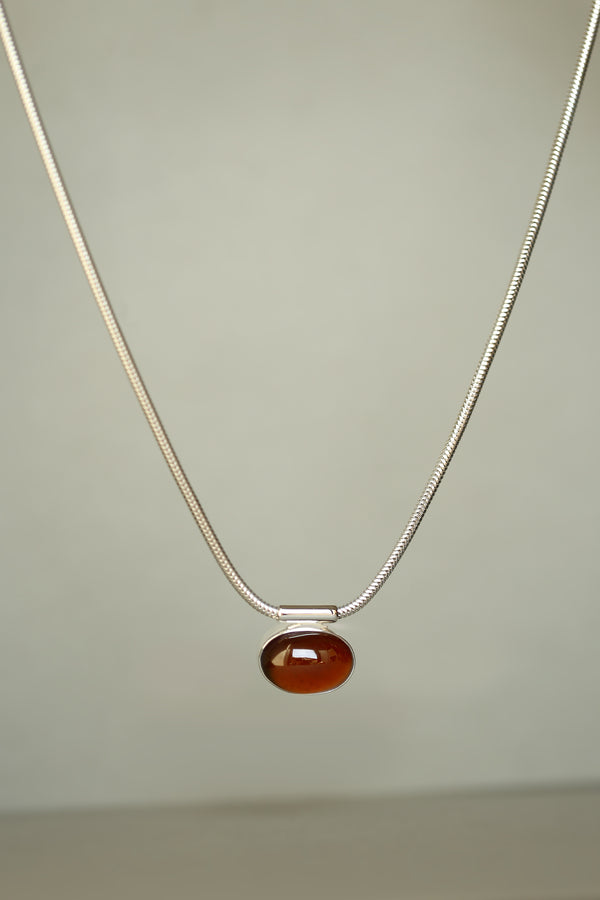 OVAL GARNET NECKLACE