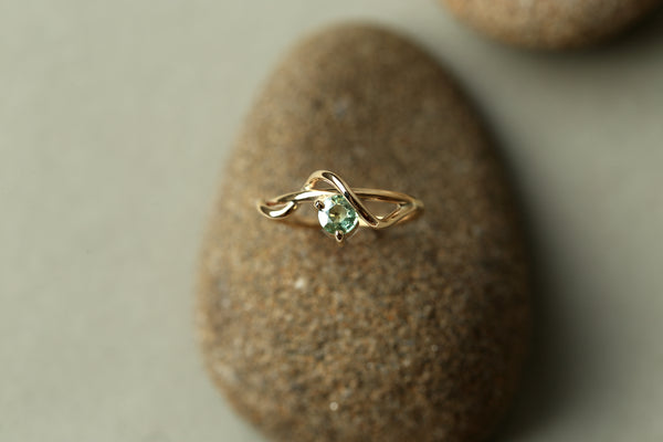 GREEN SAPPHIRE VINE RING