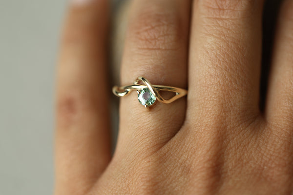 GREEN SAPPHIRE VINE RING