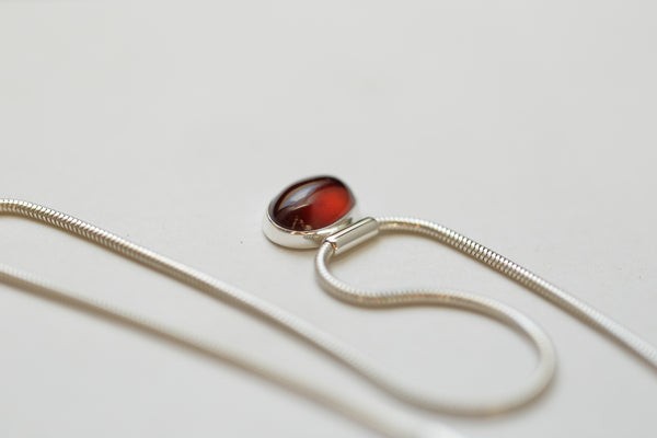 OVAL GARNET NECKLACE