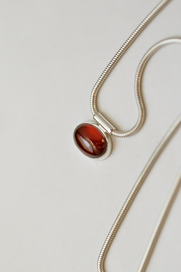 OVAL GARNET NECKLACE