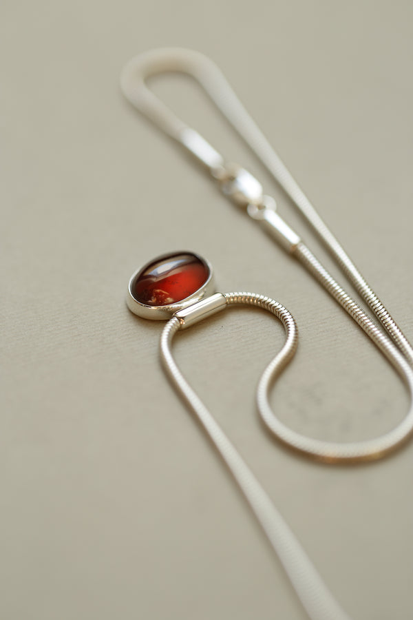 OVAL GARNET NECKLACE