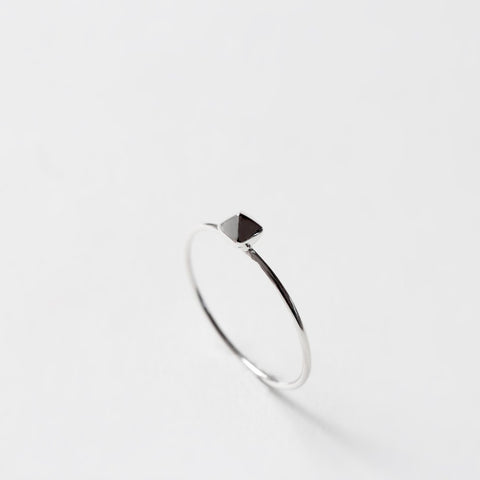 TINY SILVER PYRAMID RING