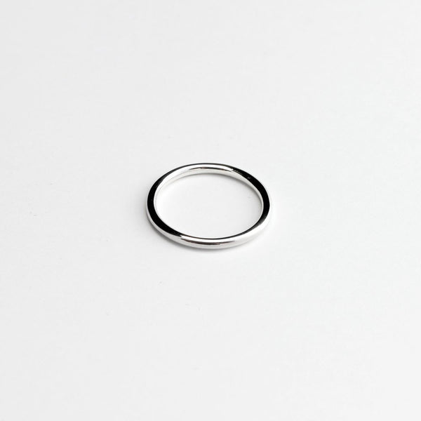 ESSENTIAL ROUND SILVER BAND RING - MIRTA jewelry