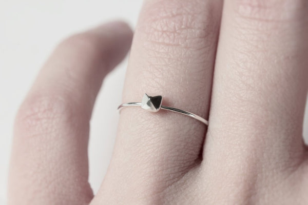 TINY SILVER PYRAMID RING - MIRTA jewelry